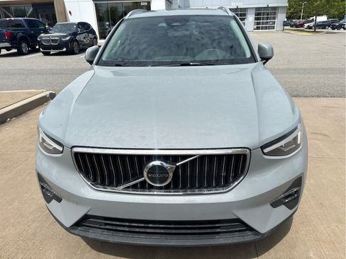Used 2025 Volvo XC40 B5 Plus AWD/4WD image 2