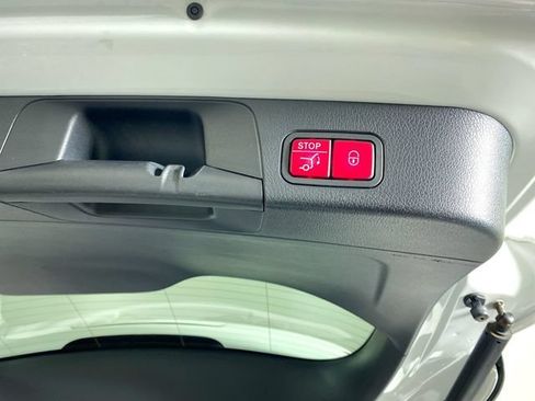 Used 2021 Mercedes-Benz GLB 250 4MATIC image 34