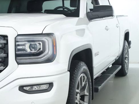 Used 2018 GMC Sierra 1500 SLT AWD/4WD image 4