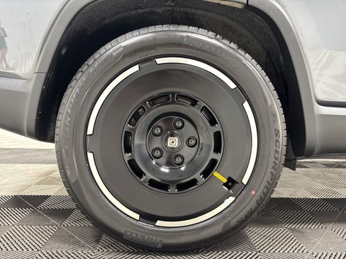 Used 2025 Rivian R1S Adventure Dual AWD/4WD image 12