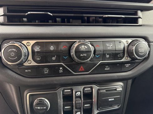 Certified 2024 Jeep Wrangler Sahara image 26