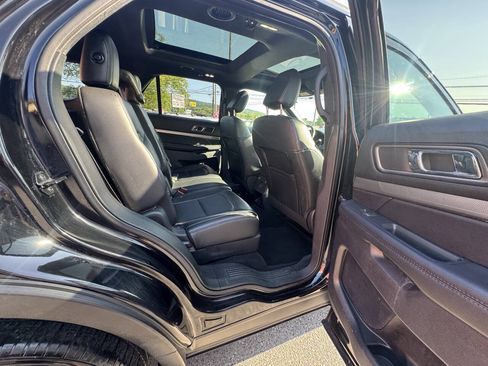 Used 2018 Ford Explorer XLT w/ Equipment Group 202A AWD/4WD image 23