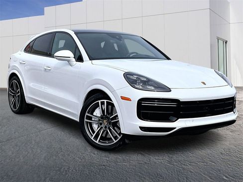 Used 2023 Porsche Cayenne Turbo image 9