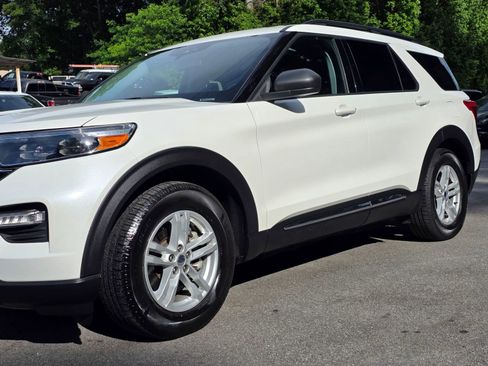 Used 2021 Ford Explorer XLT w/ Equipment Group 202A RWD image 3
