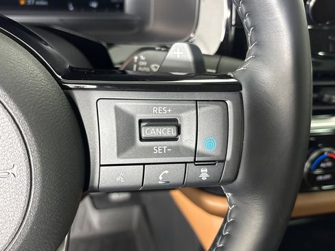 Used 2025 Nissan Pathfinder Platinum w/ Black Appearance Package FWD image 18