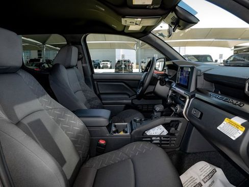 Used 2025 Toyota Tacoma SR5 image 29