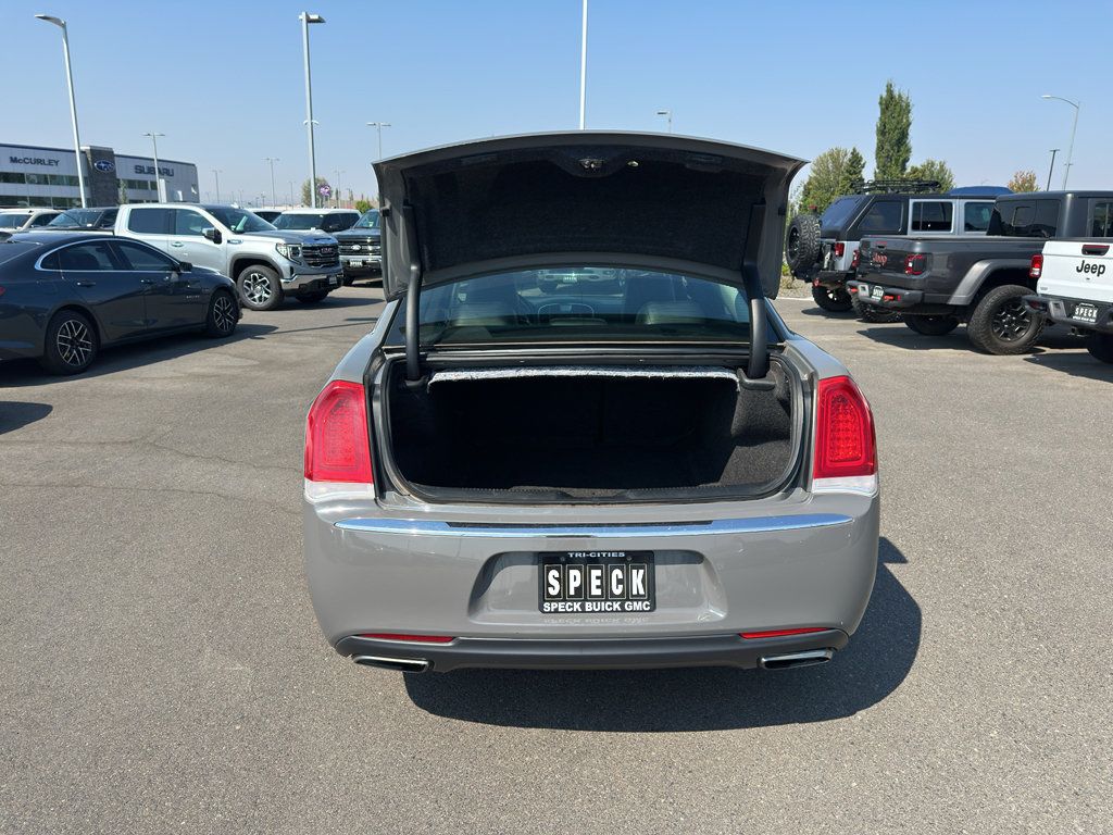 Used 2017 Chrysler 300 Limited AWD/4WD image 12