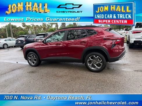 Used 2025 Chevrolet Trax LT w/ Driver Confidence Package FWD image 5
