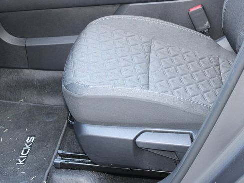 Used 2025 Nissan Kicks SV image 14