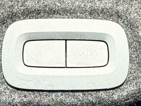 Used 2020 Volvo S60 T6 Momentum image 13