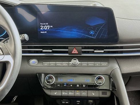 Used 2023 Hyundai Elantra Limited FWD image 14