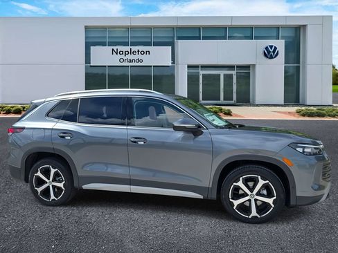 New 2025 Volkswagen Tiguan SE image 3