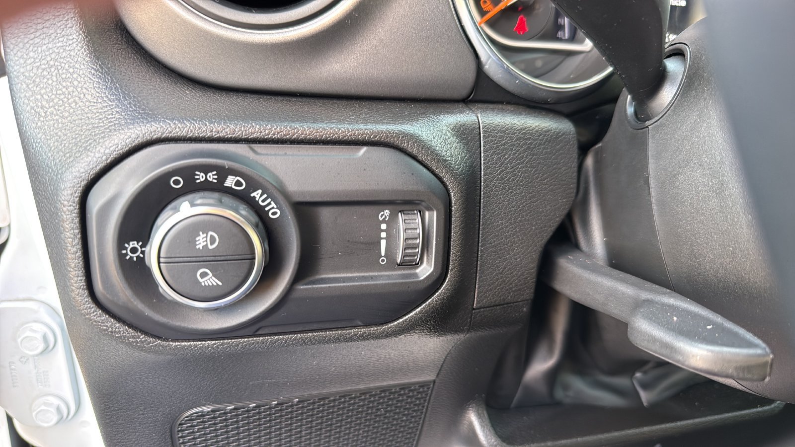 Used 2023 Jeep Gladiator Sport AWD/4WD image 15