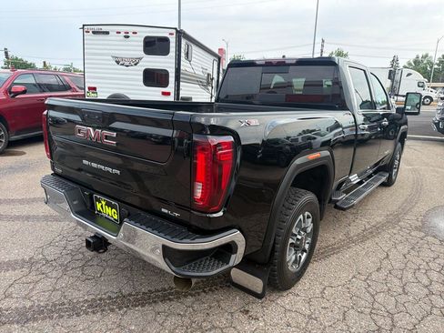 Used 2021 GMC Sierra 2500 SLT w/ SLT Preferred Package AWD/4WD image 3