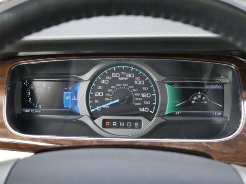 Used 2017 Ford Taurus Limited image 9