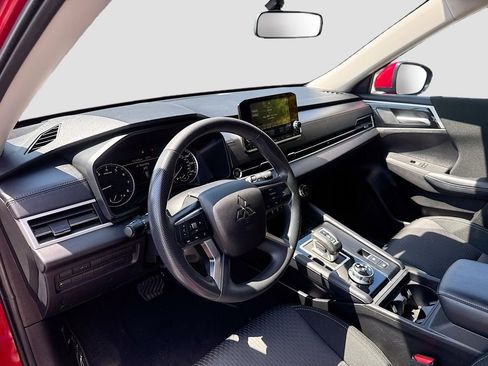 Used 2024 Mitsubishi Outlander ES FWD image 7