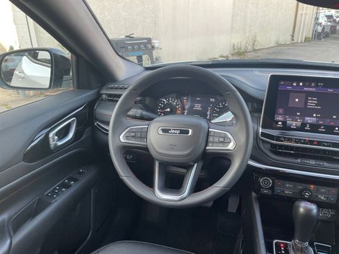 Used 2025 Jeep Compass Trailhawk image 33