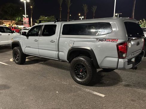 Used 2019 Toyota Tacoma TRD Off-Road w/ TRD Premium Off Road Package AWD/4WD image 6