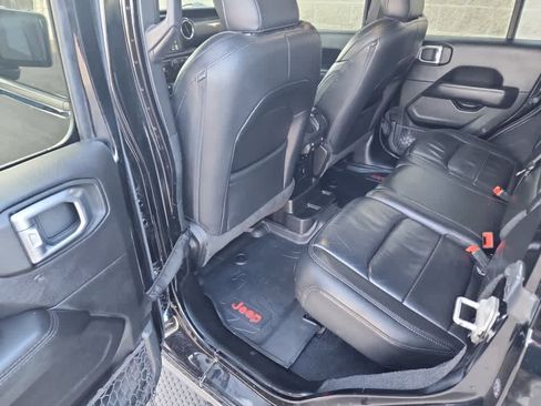 Used 2020 Jeep Wrangler Unlimited Sahara image 20
