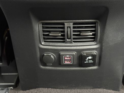Used 2023 Nissan Titan SV w/ SV Convenience Package RWD image 28
