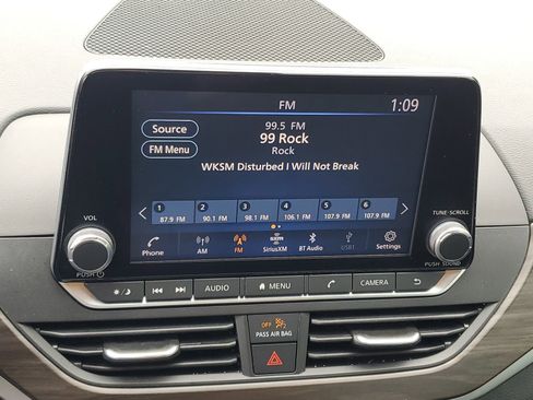 Used 2024 Nissan Altima 2.5 SV image 16