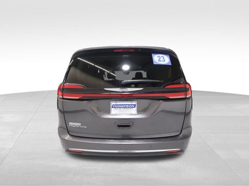 Used 2023 Chrysler Pacifica Touring-L image 3