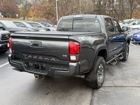 Used 2018 Toyota Tacoma TRD Off-Road image 8