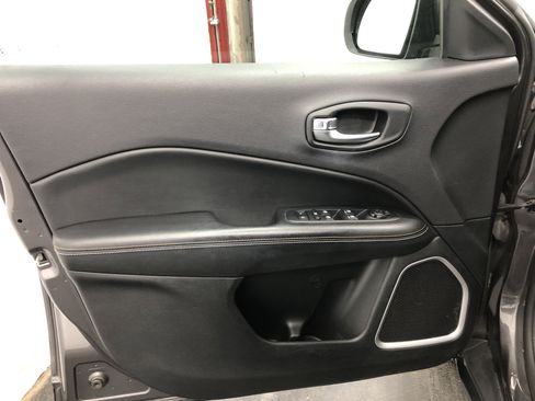 Used 2017 Jeep Compass Latitude w/ Popular Equipment Group image 13