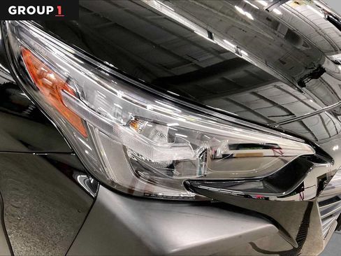 Used 2024 Subaru Outback Premium AWD/4WD image 27