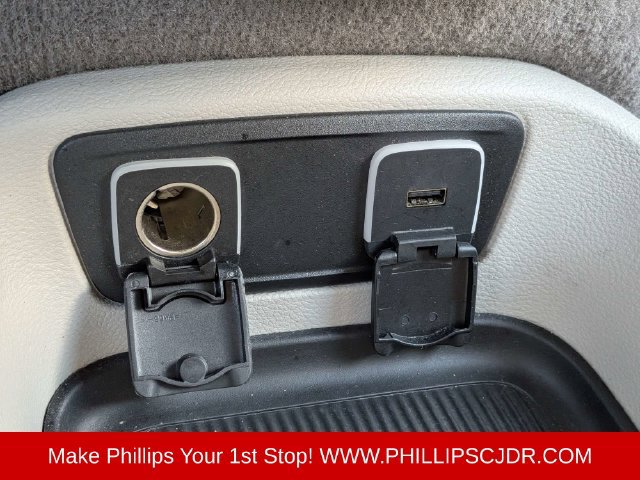 Used 2017 Chrysler Pacifica Touring-L FWD image 21