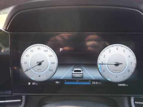 Used 2023 Hyundai Elantra SEL w/ Convenience Package FWD image 9