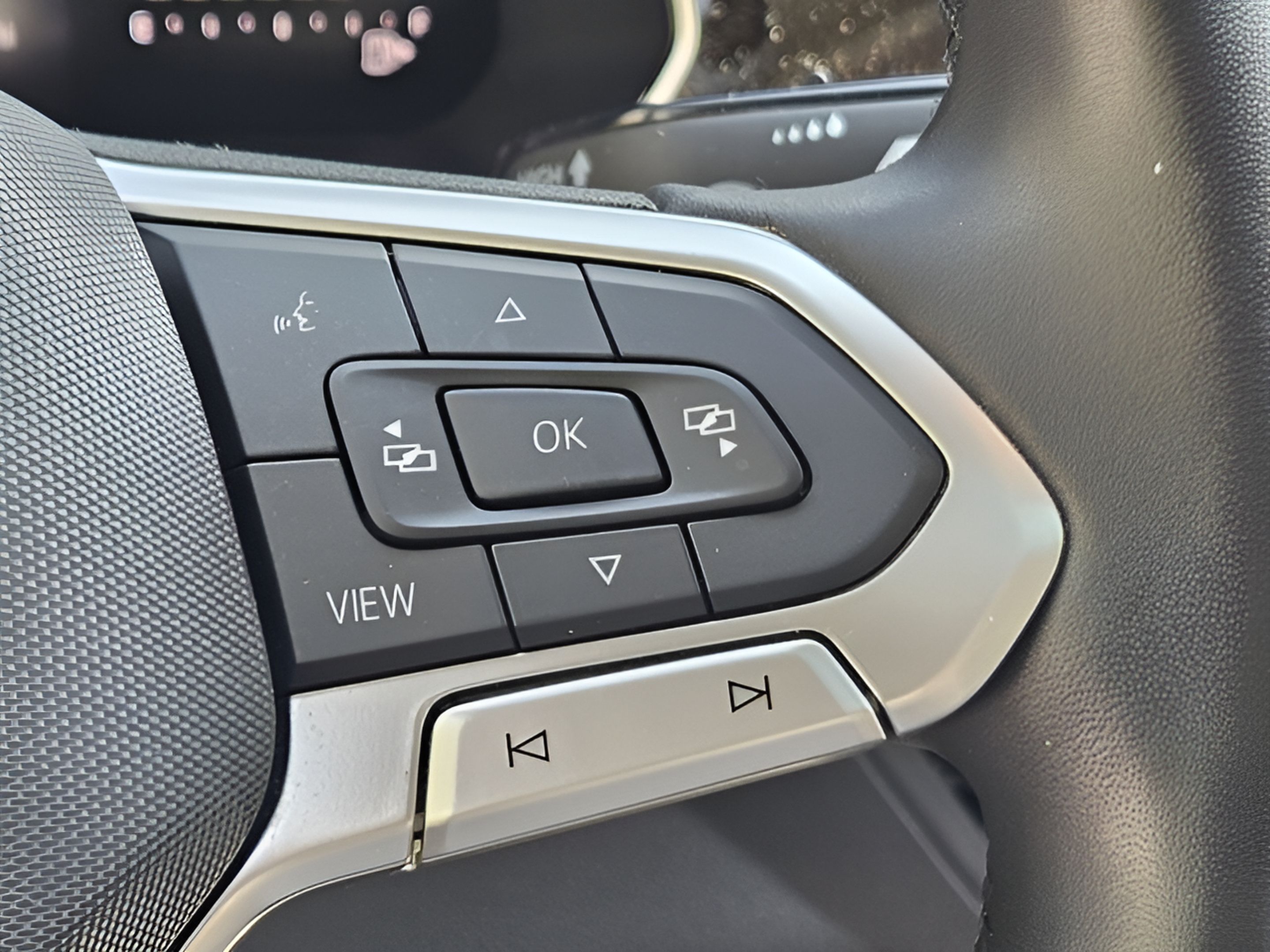 Used 2024 Volkswagen Jetta SE w/ Panoramic Sunroof Package FWD image 22