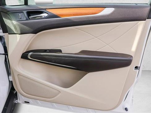 Used 2019 Lincoln MKC Select image 29