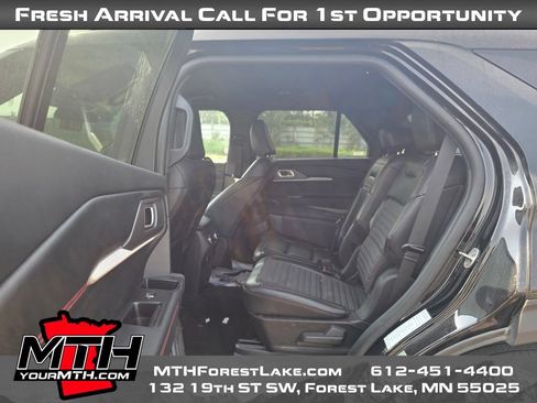 Used 2025 Ford Explorer ST-Line w/ ST-Line Street Pack AWD/4WD image 10