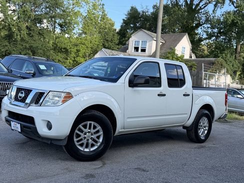 Used 2014 Nissan Frontier SV RWD image 2