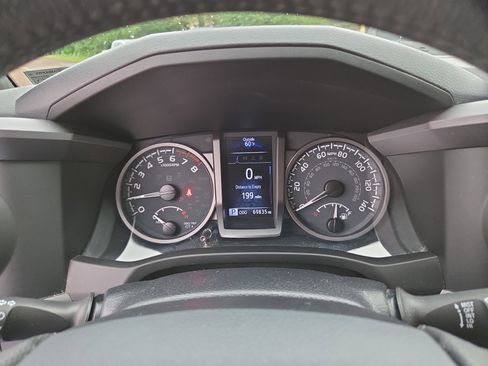 Certified 2020 Toyota Tacoma TRD Off-Road AWD/4WD image 20