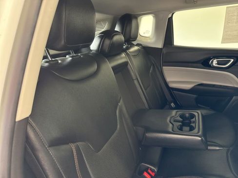 Used 2022 Jeep Compass Limited AWD/4WD image 11