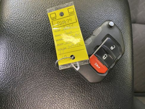 Used 2024 Jeep Gladiator Mojave AWD/4WD image 46