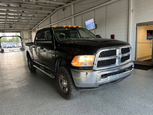 Used 2017 RAM 2500 Tradesman w/ Chrome Appearance Group AWD/4WD image 2