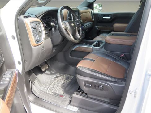 Used 2020 Chevrolet Silverado 1500 High Country w/ Technology Package AWD/4WD image 10