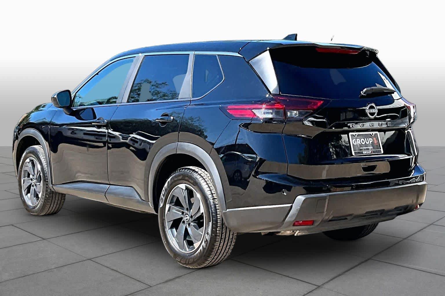 Used 2025 Nissan Rogue SV FWD image 12