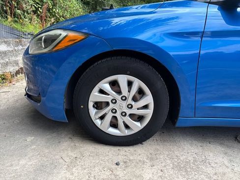 Used 2017 Hyundai Elantra SE FWD image 21