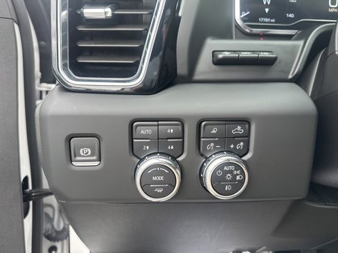 Used 2024 GMC Sierra 1500 Denali w/ Technology Package AWD/4WD image 30