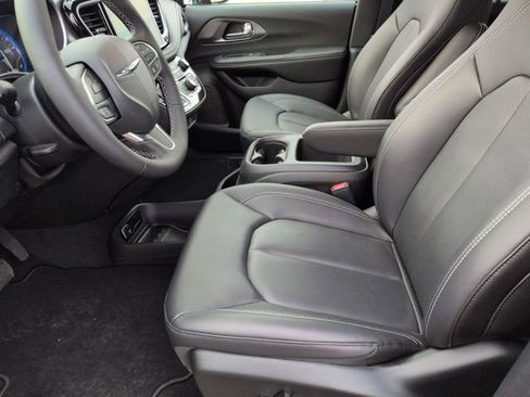 New 2026 Chrysler Pacifica Select FWD image 12