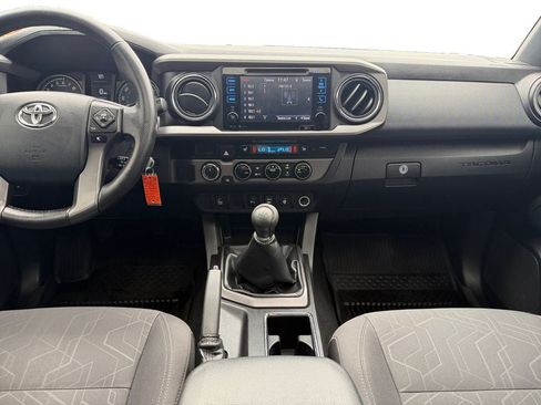 Used 2016 Toyota Tacoma TRD Off-Road w/ Premium & Technology Package AWD/4WD image 12
