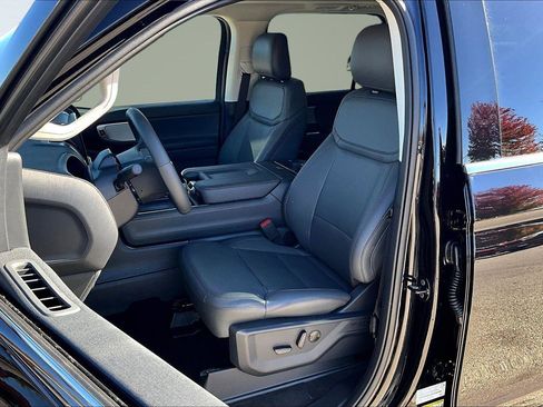 New 2025 Ford Expedition Active image 14