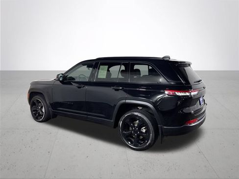 Certified 2025 Jeep Grand Cherokee Limited w/ Black Appearance Package AWD/4WD image 9