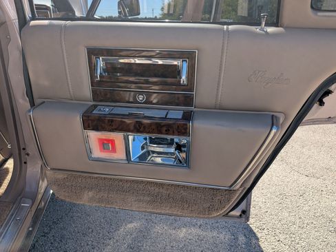 Used 1990 Cadillac Brougham image 83