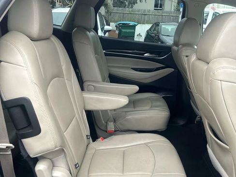 Used 2020 Buick Enclave Essence image 18