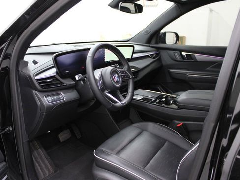 Used 2025 Buick Enclave Sport Touring image 7